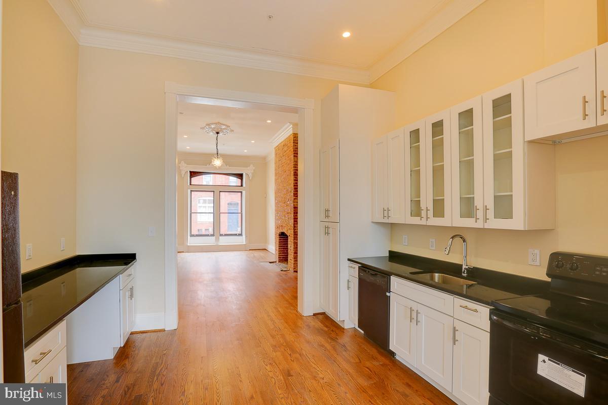 2118 Saint Paul St Property Photo 39
