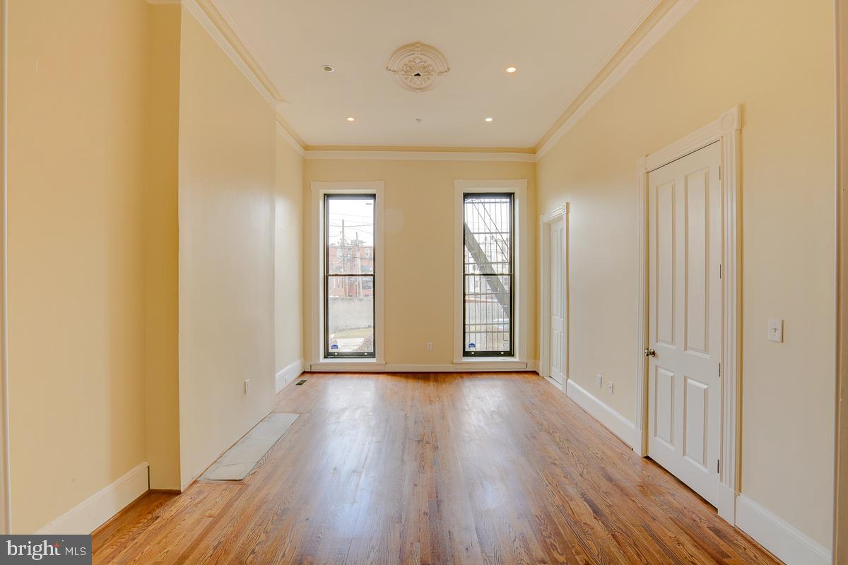 2118 Saint Paul St Property Photo 40