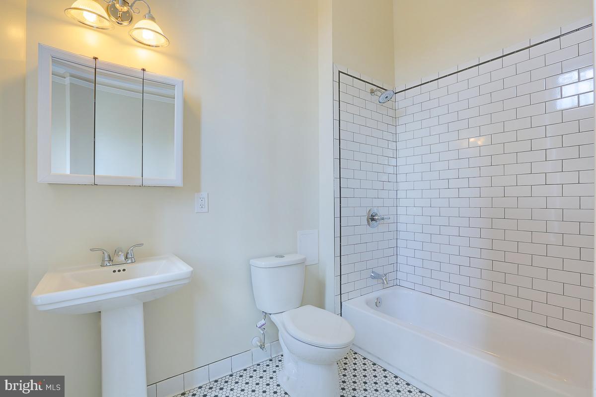 2118 Saint Paul St Property Photo 44
