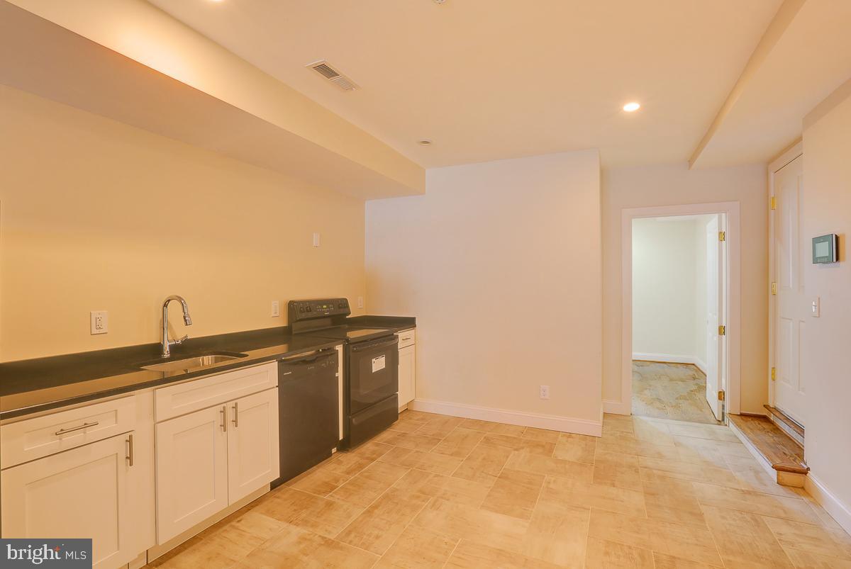 2118 Saint Paul St Property Photo 48