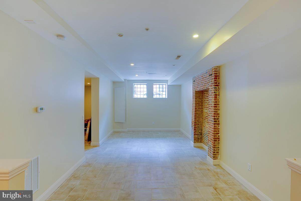 2118 Saint Paul St Property Photo 49