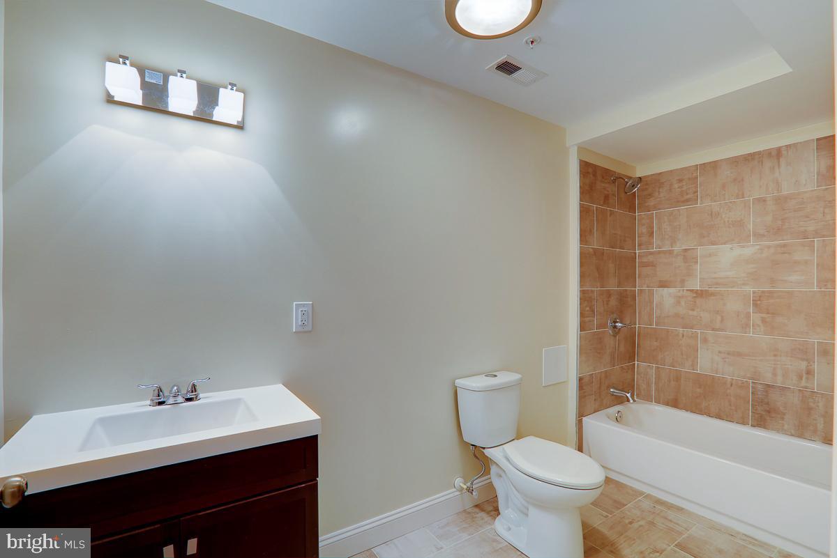 2118 Saint Paul St Property Photo 50