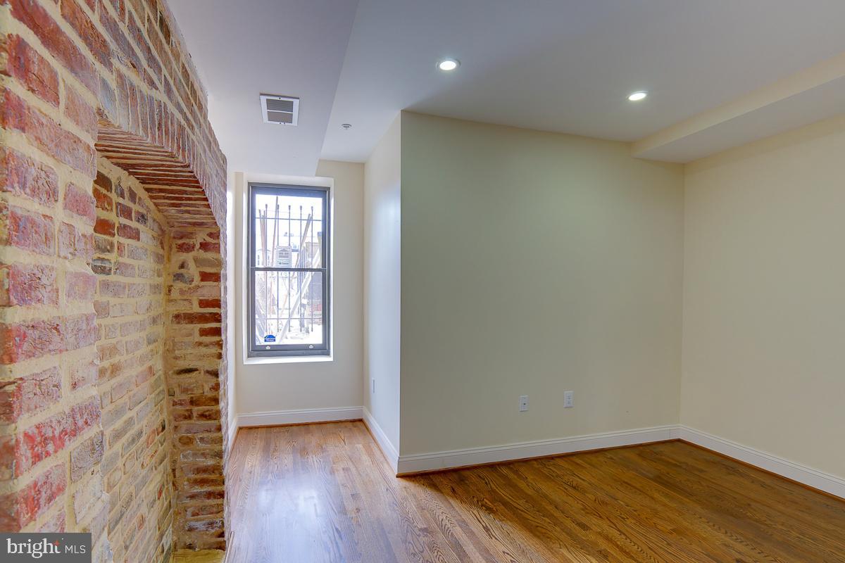 2118 Saint Paul St Property Photo 52