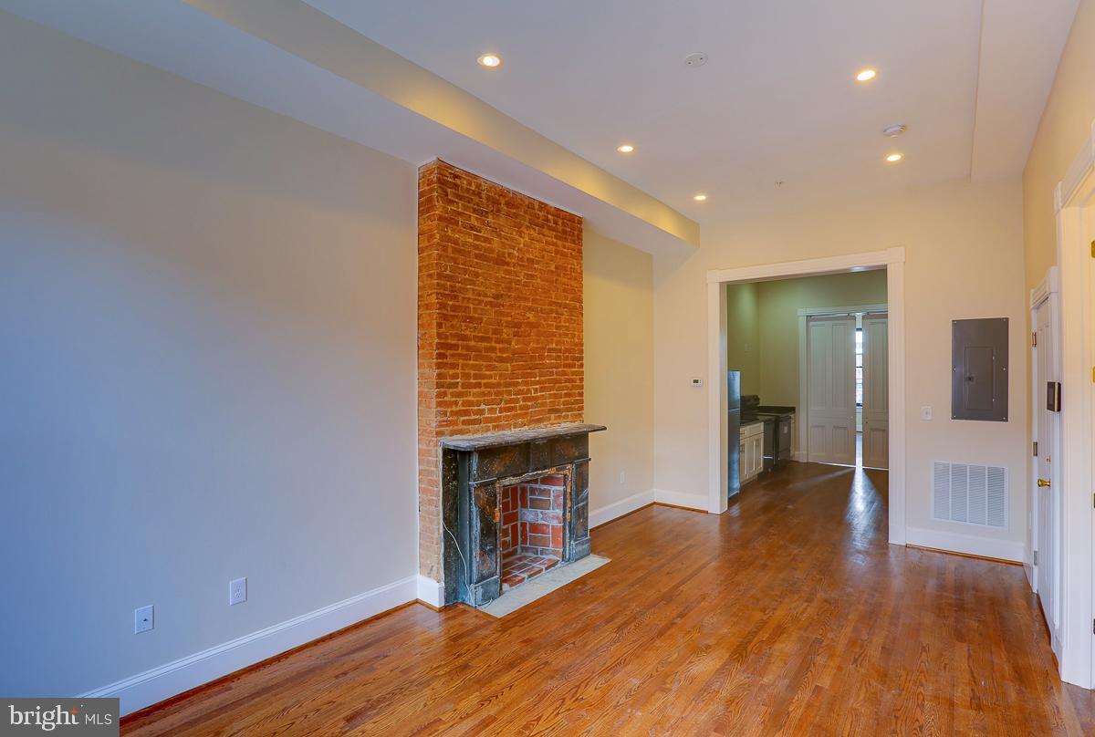 2118 Saint Paul St Property Photo 56