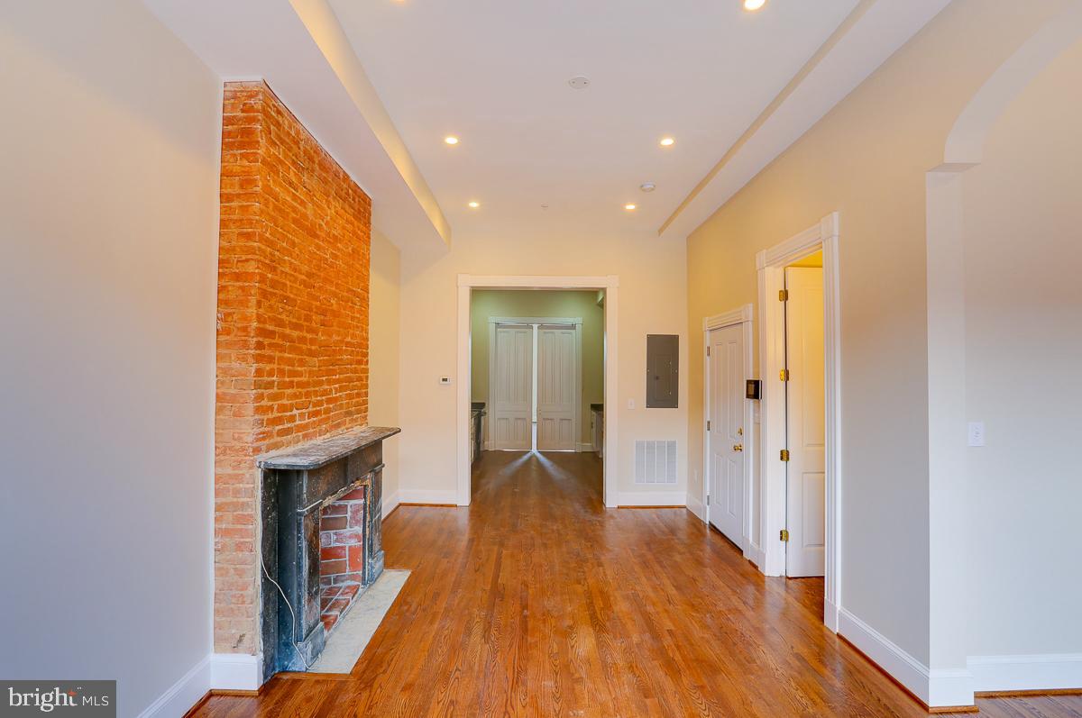 2118 Saint Paul St Property Photo 57