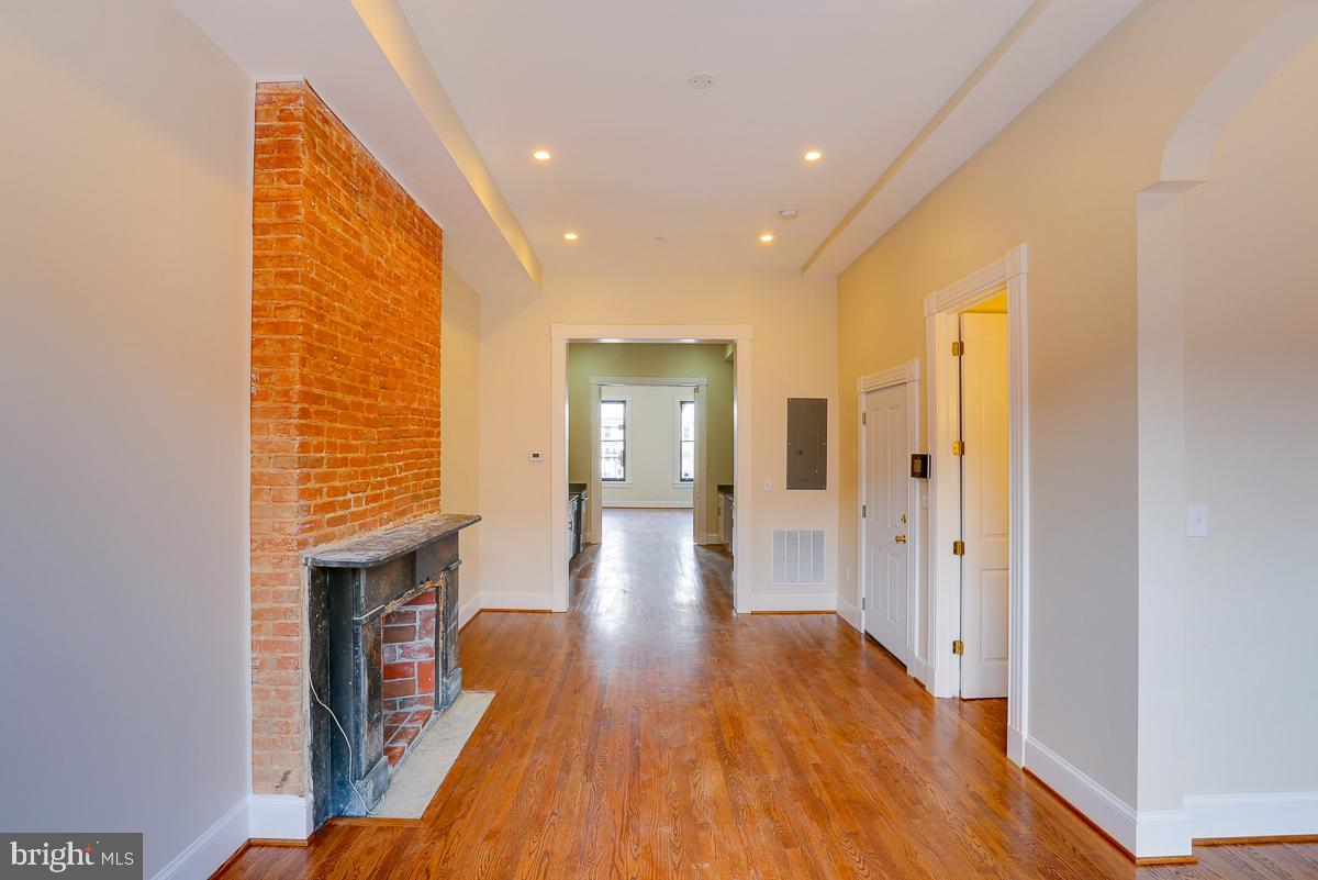 2118 Saint Paul St Property Photo 58