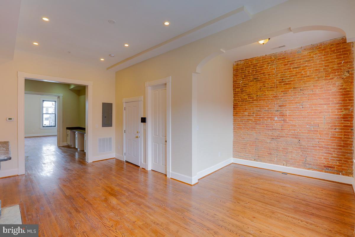 2118 Saint Paul St Property Photo 59