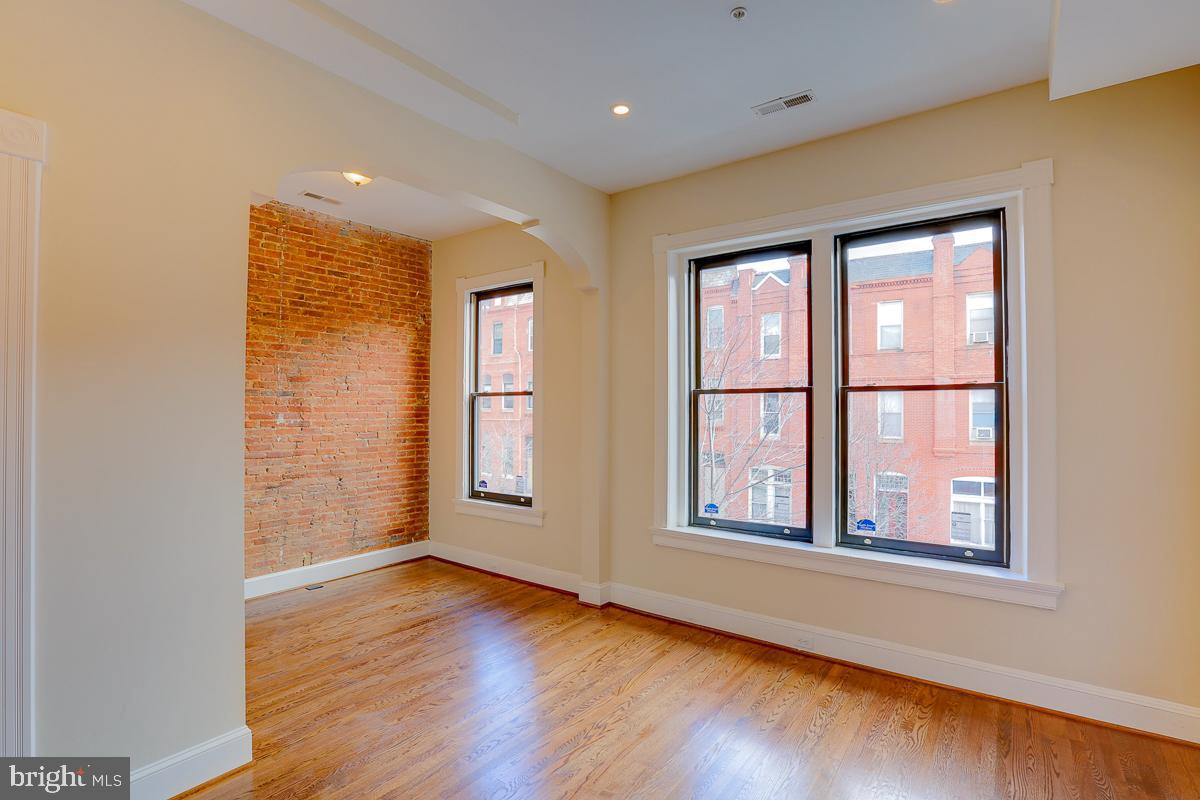 2118 Saint Paul St Property Photo 60