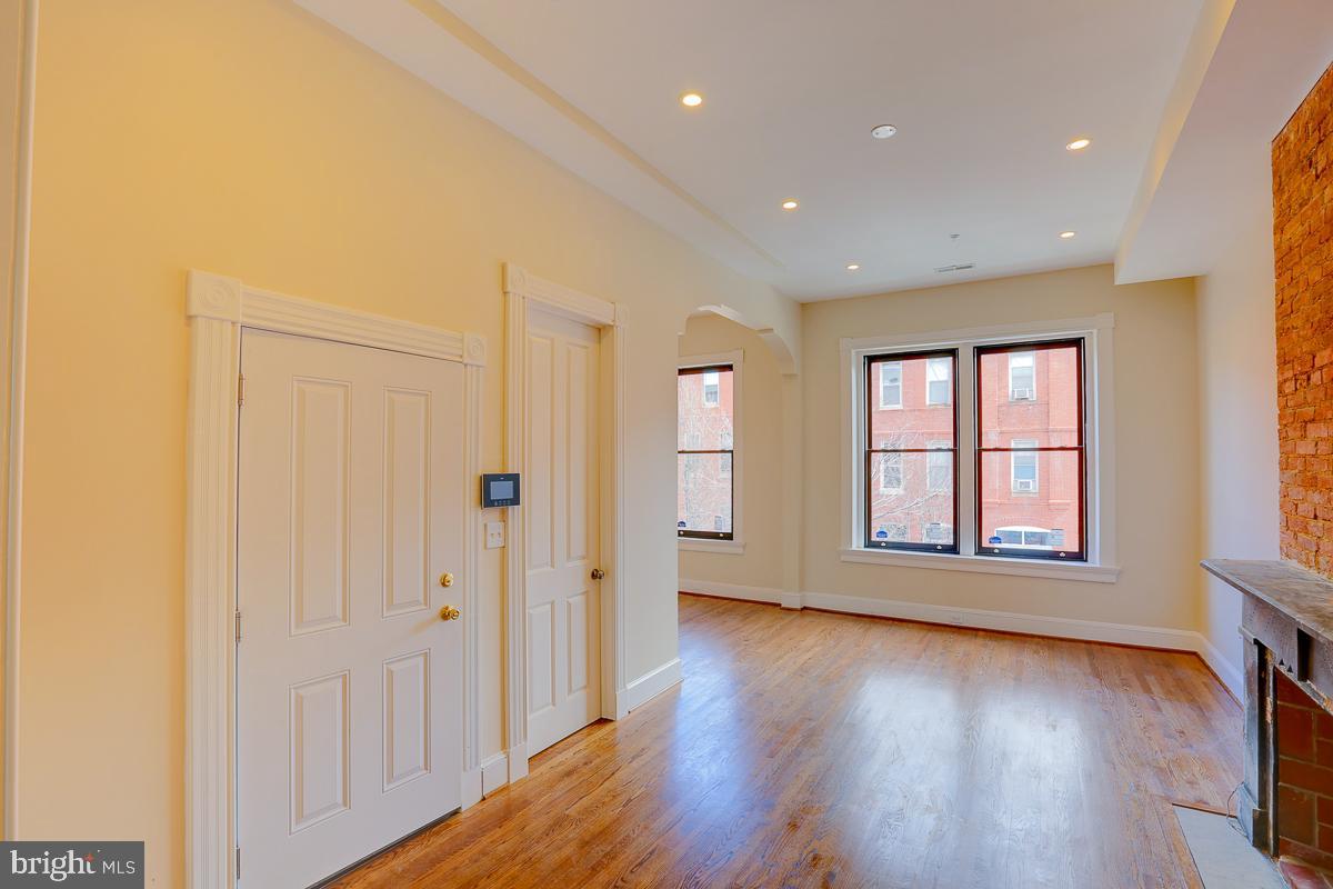 2118 Saint Paul St Property Photo 61