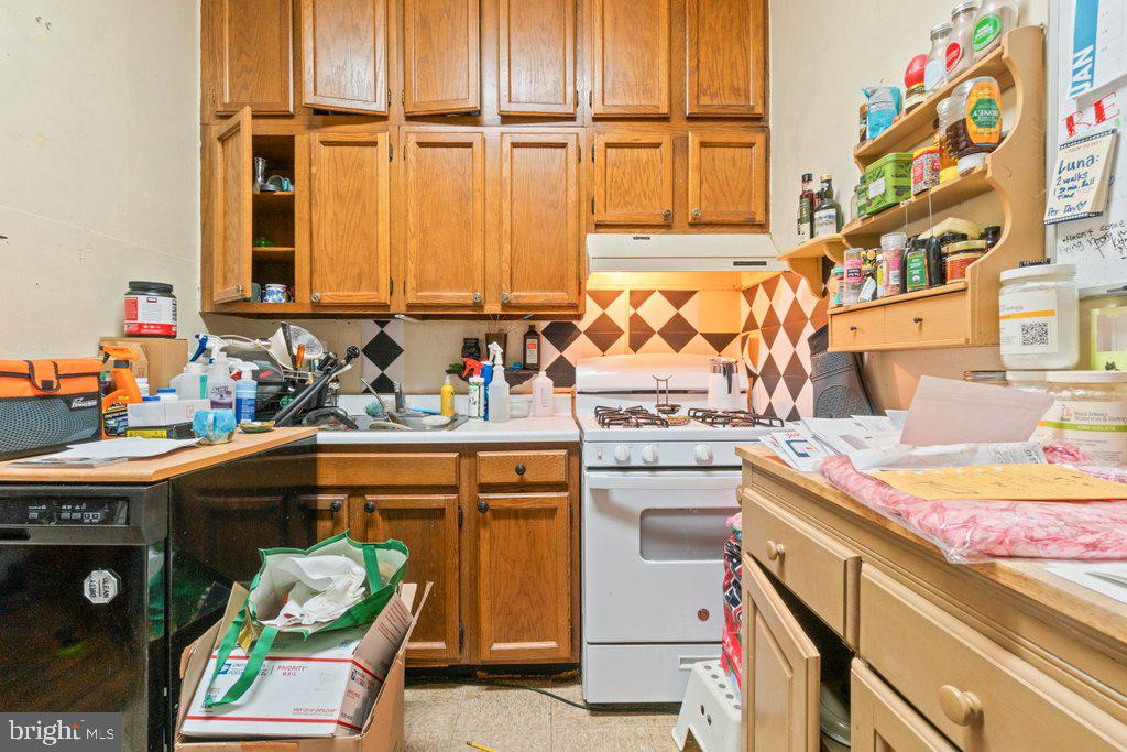 2810 Saint Paul St Property Photo 9