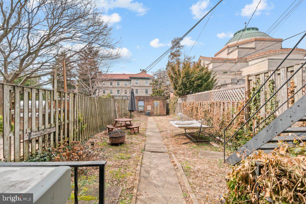 2810 Saint Paul St Property Photo 22