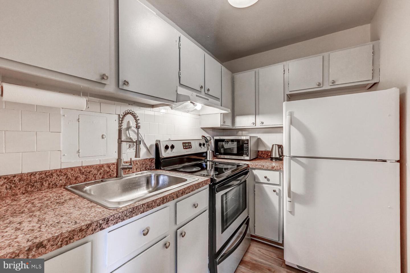 1 E University Pkwy #307 Property Photo 10