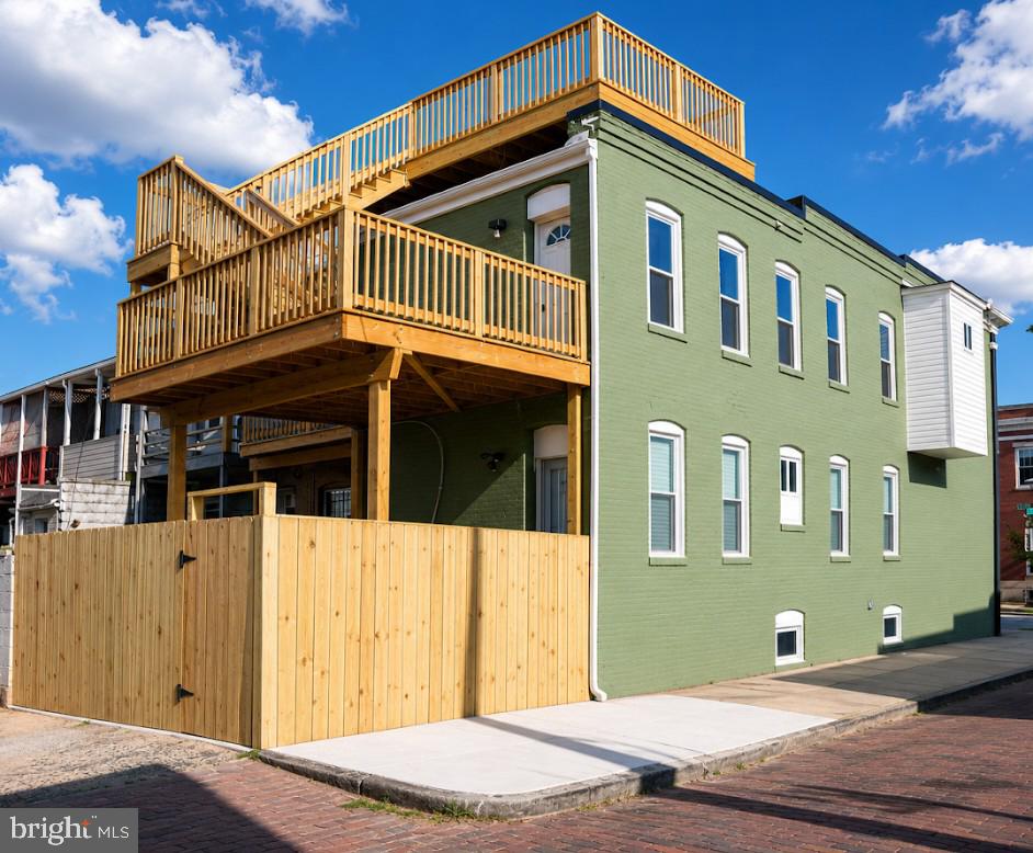 2710 Jefferson St Property Photo 2