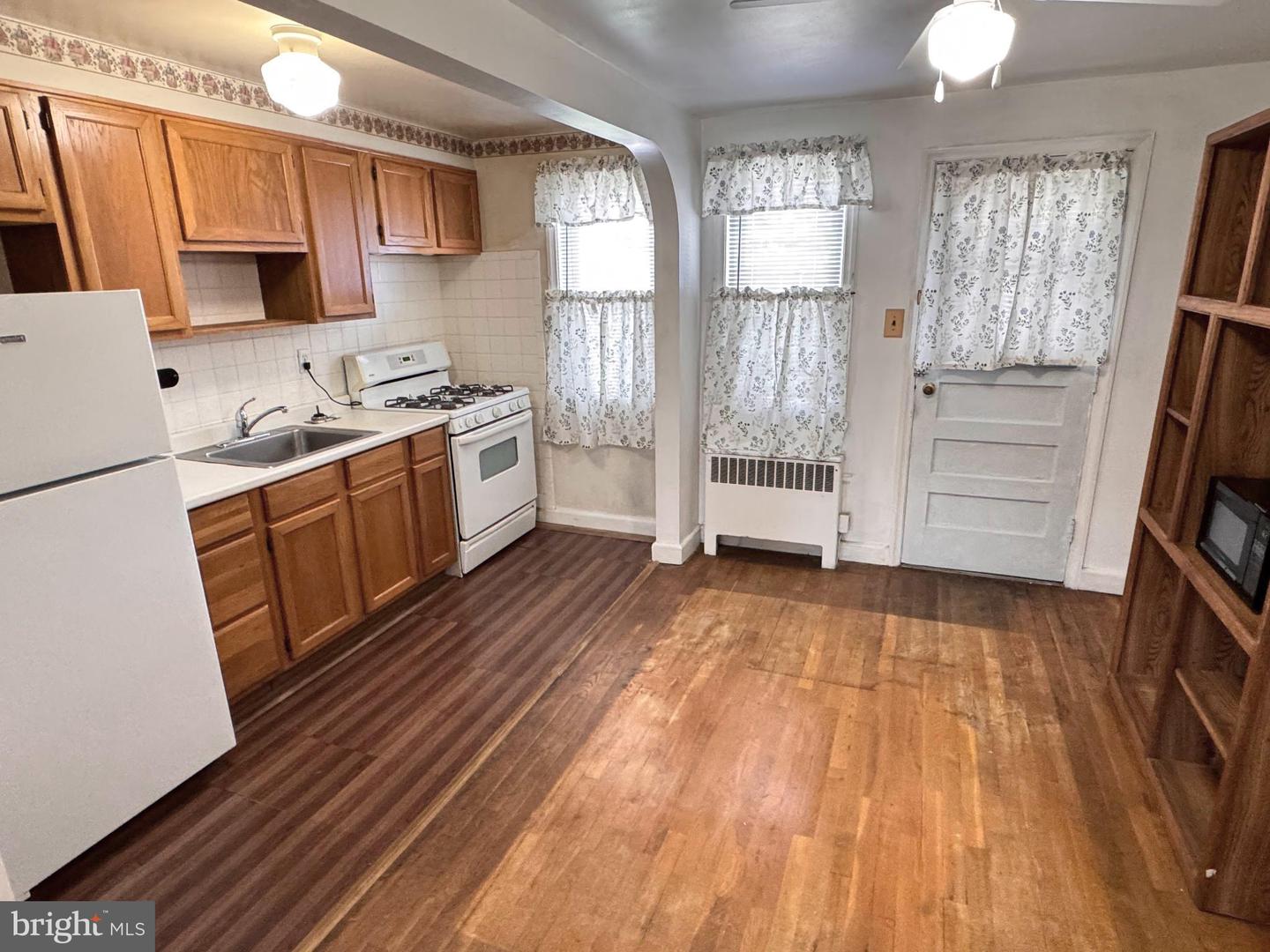 1221 Haverhill Rd Property Photo 6