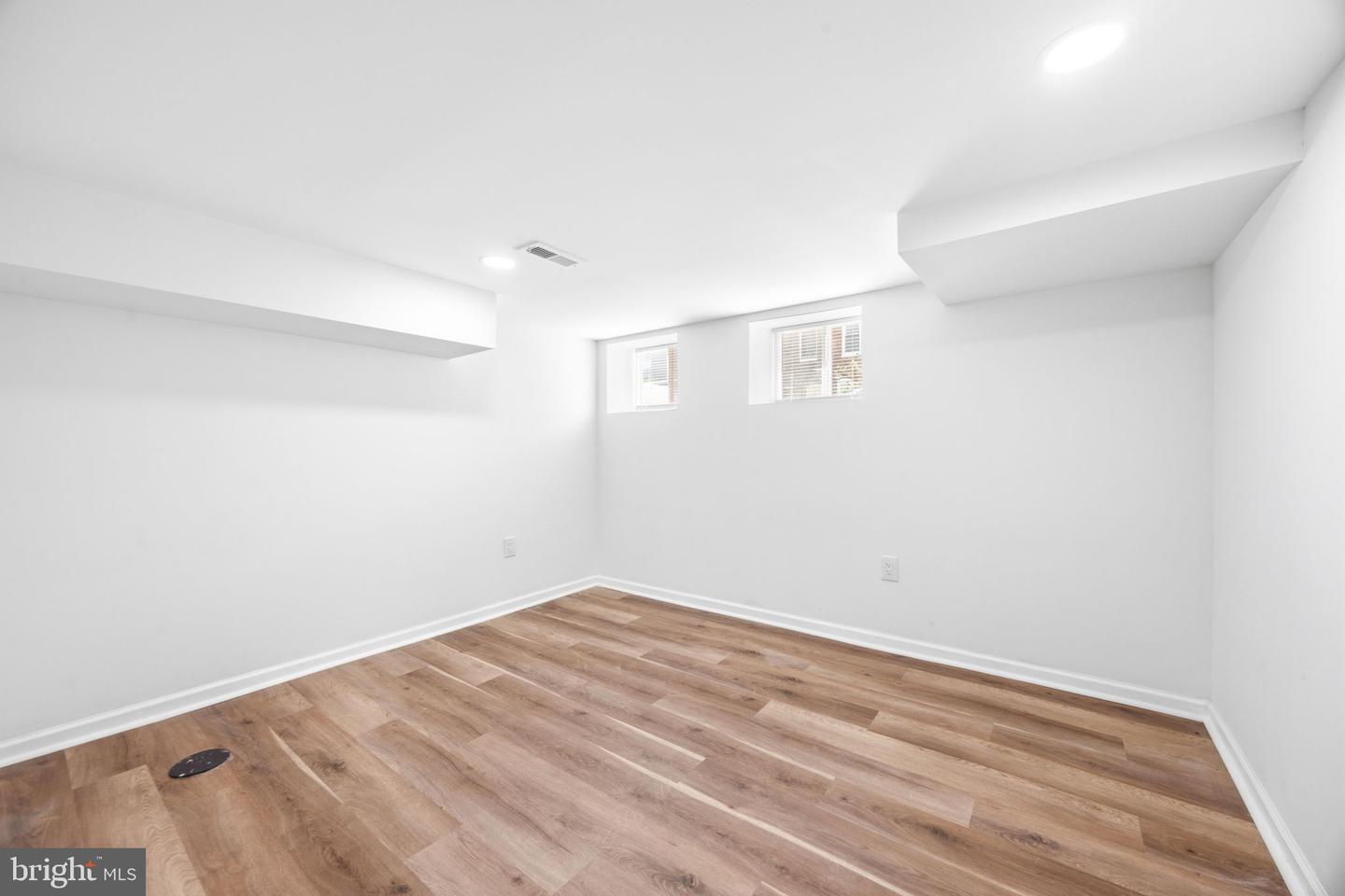 1406 E Lanvale St Property Photo 19