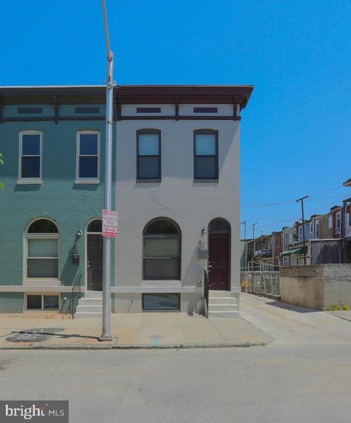 901 N MONTFORD AVE Property Photo 1