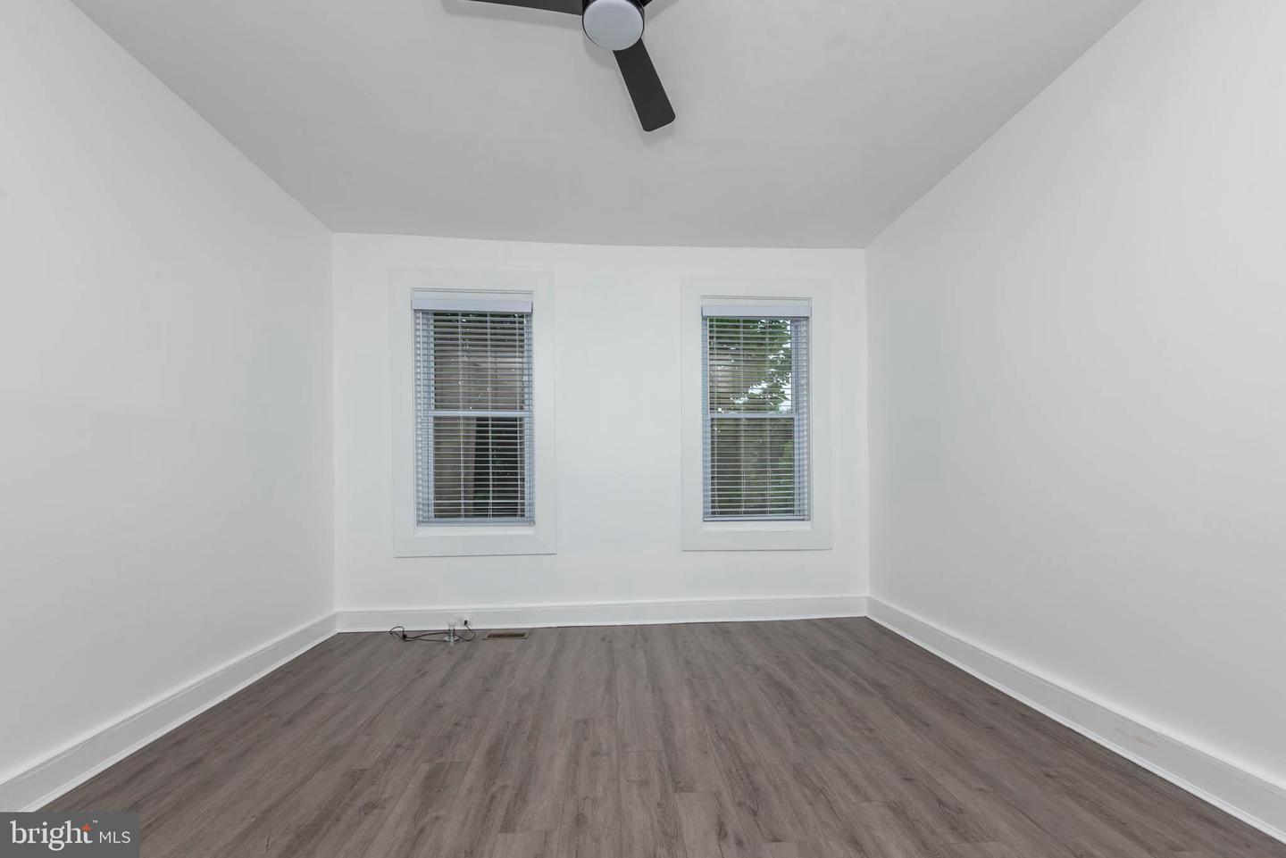 915 N Montford Ave Property Photo 12