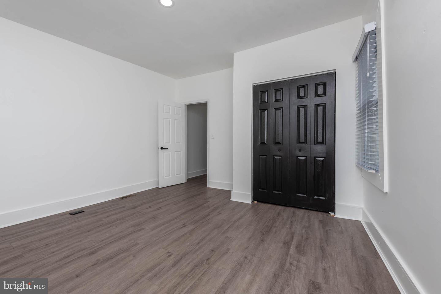 915 N Montford Ave Property Photo 18