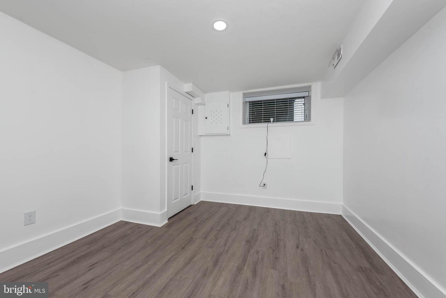 915 N Montford Ave Property Photo 24