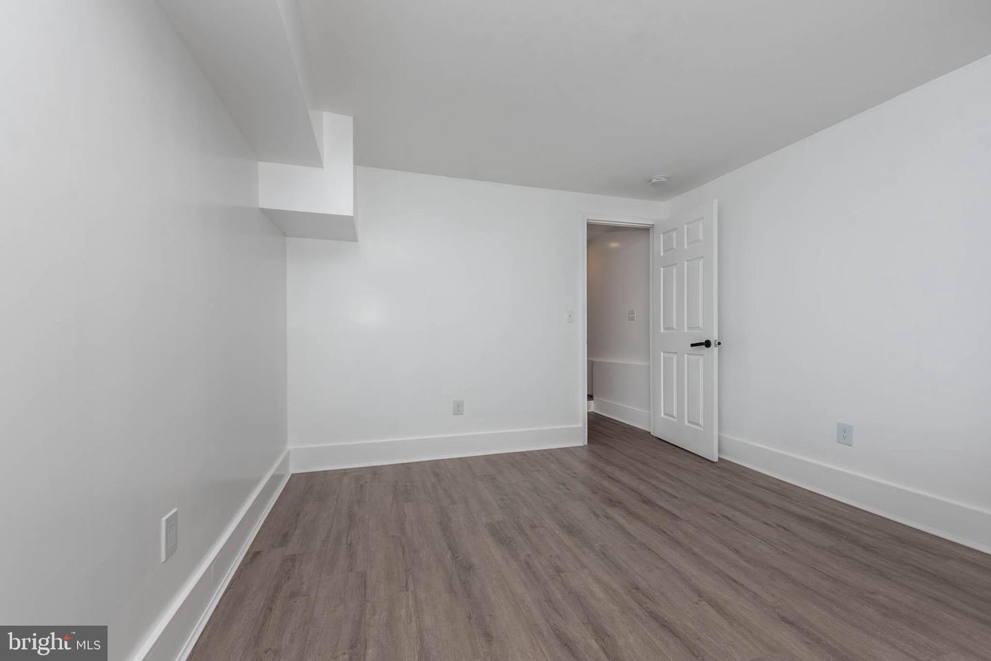 915 N Montford Ave Property Photo 25