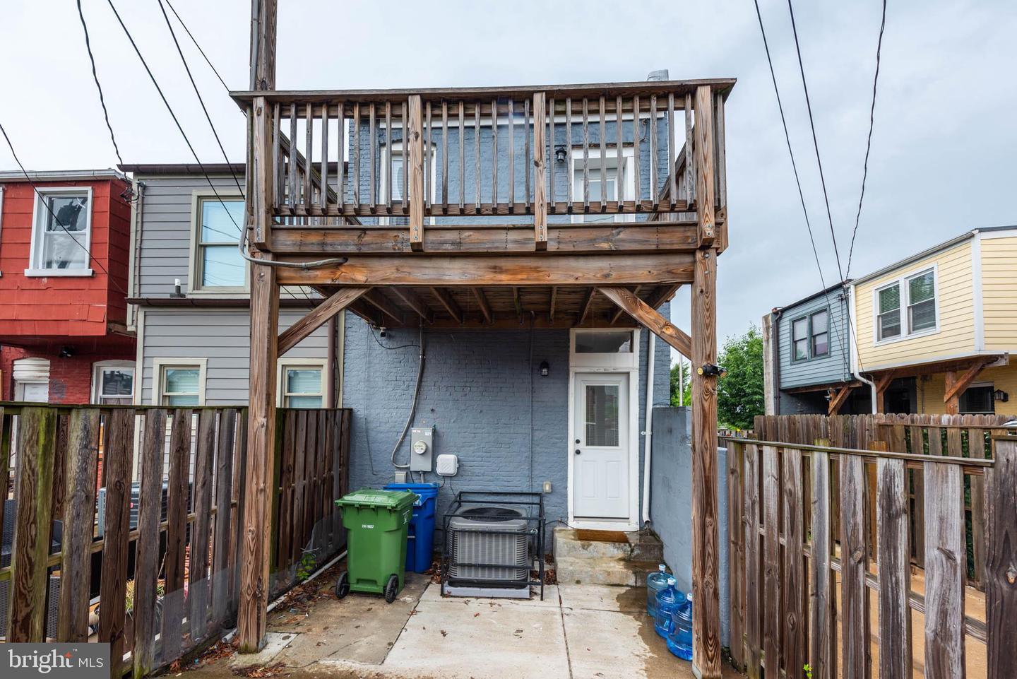 915 N Montford Ave Property Photo 31