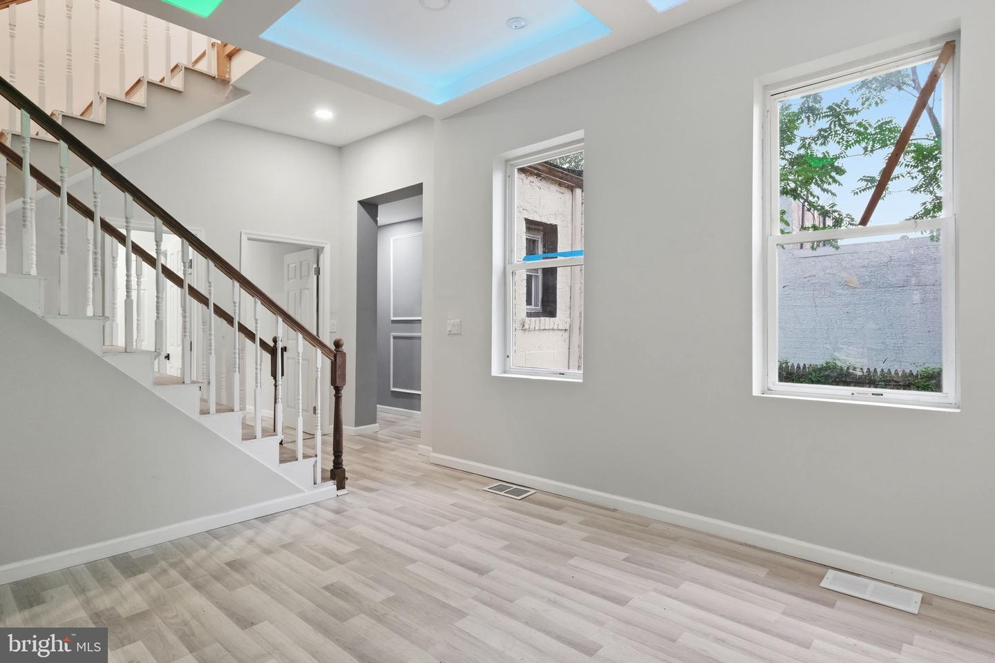 526 N Arlington Ave Property Photo 3