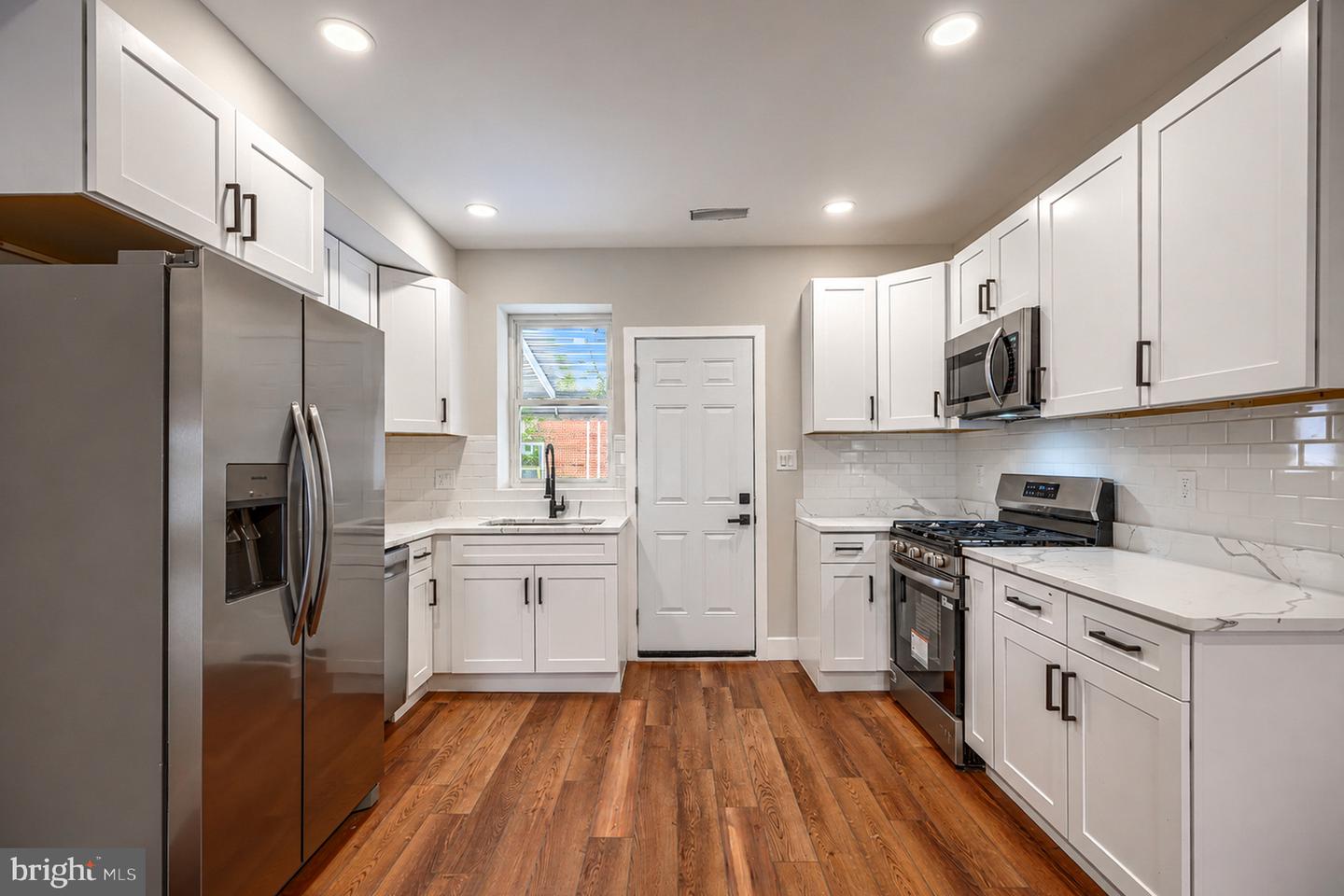 2824 Ashland Ave Property Photo 13
