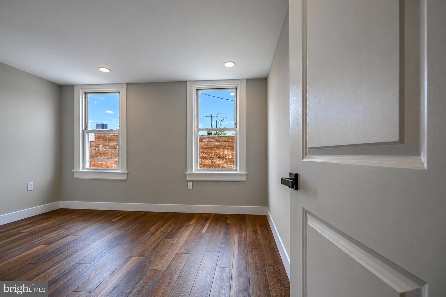 2824 Ashland Ave Property Photo 24