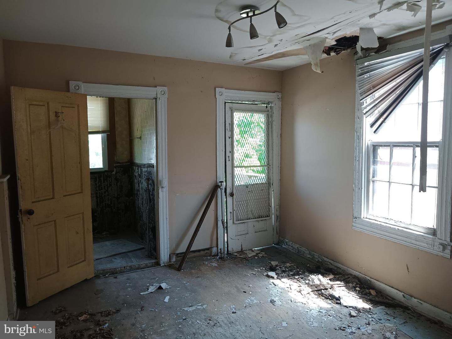 1932 Walbrook Ave Property Photo 2