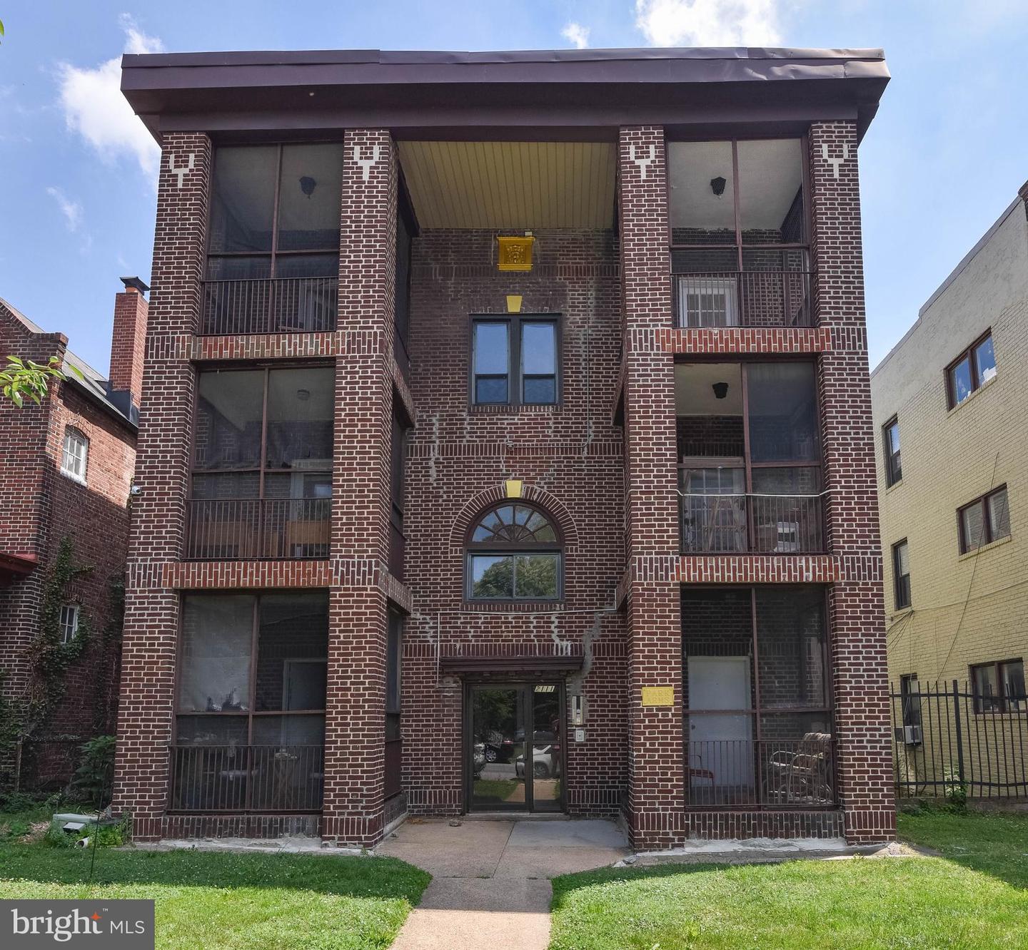 2111 Park Ave Property Photo 10