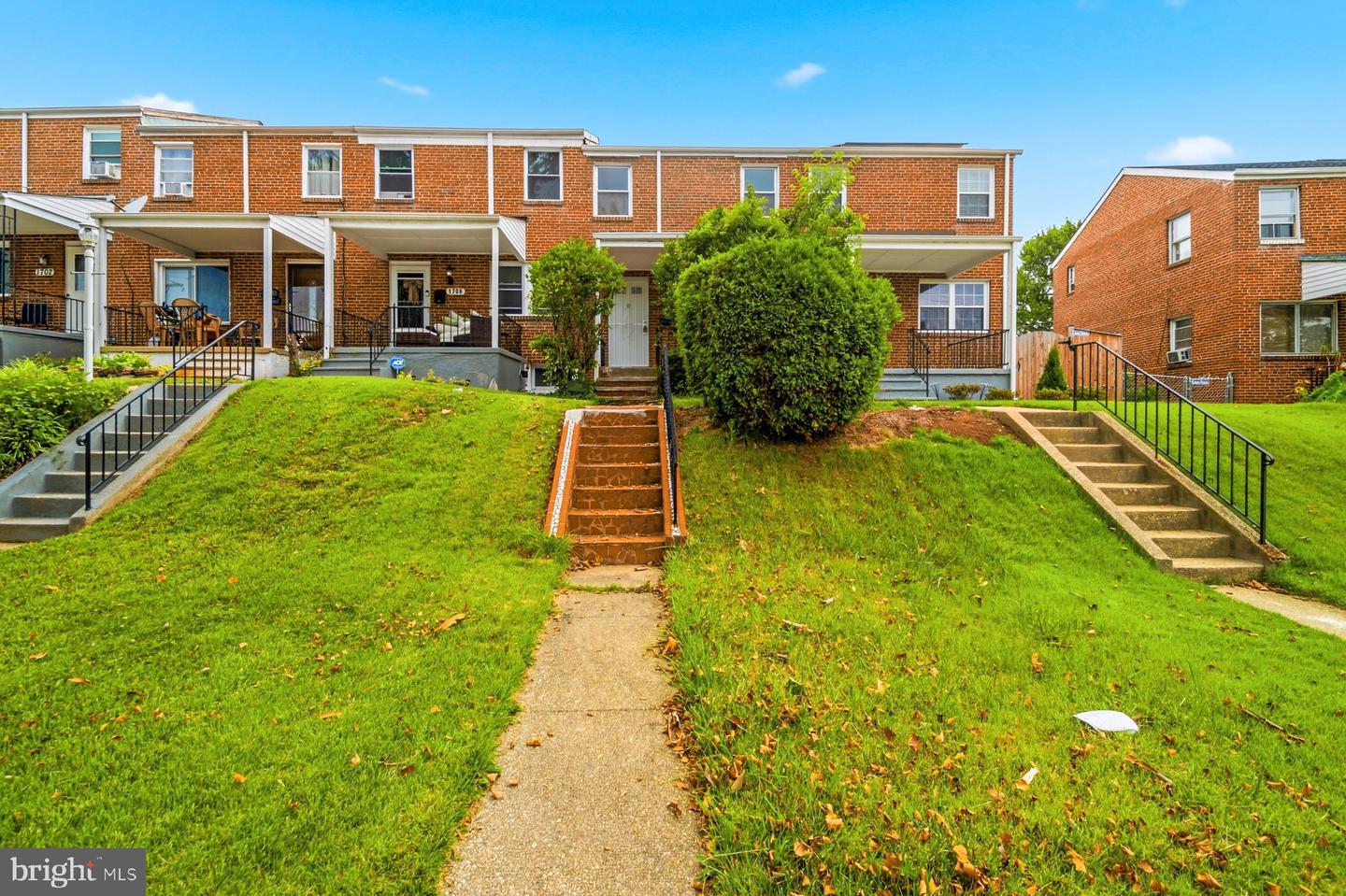1708 WOODBOURNE AVE Property Photo 1