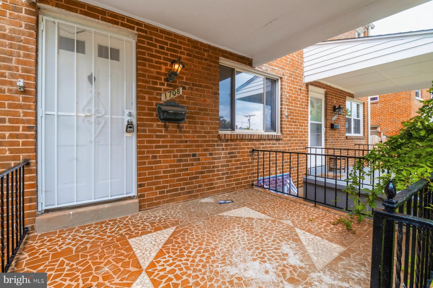 1708 Woodbourne Ave Property Photo 3