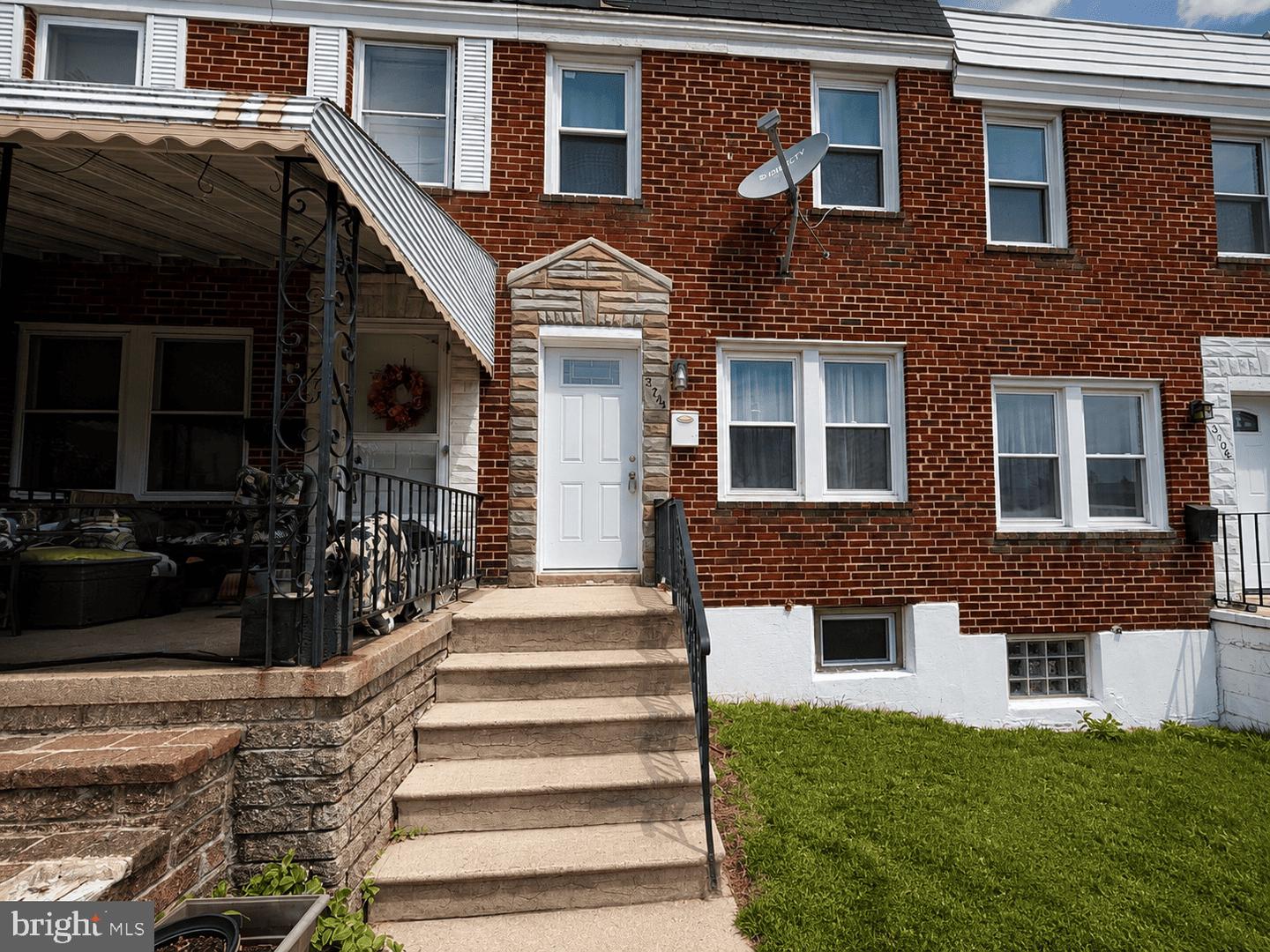 3704 LYNDALE AVE Property Photo 1