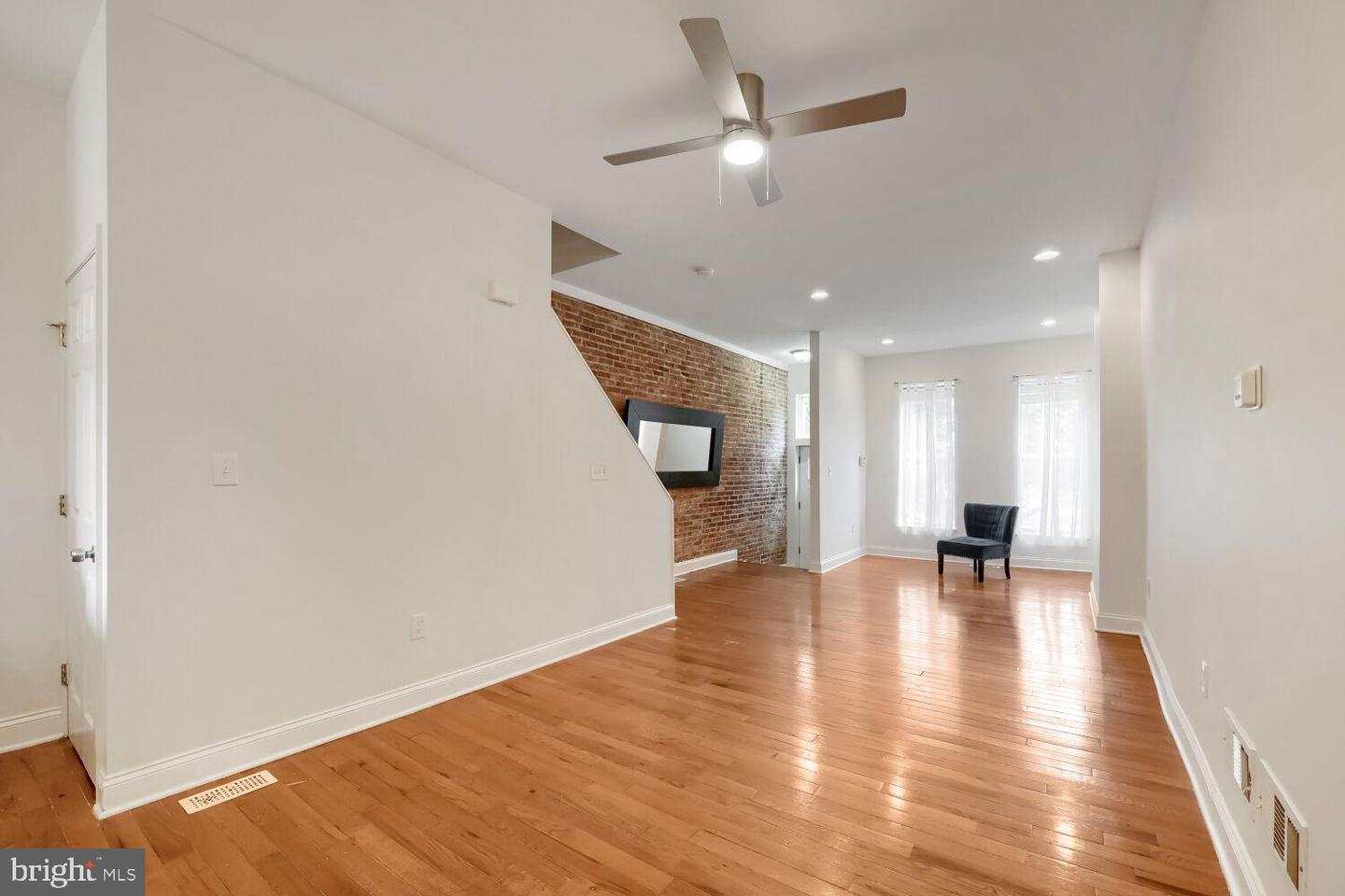1228 N Broadway Property Photo 5