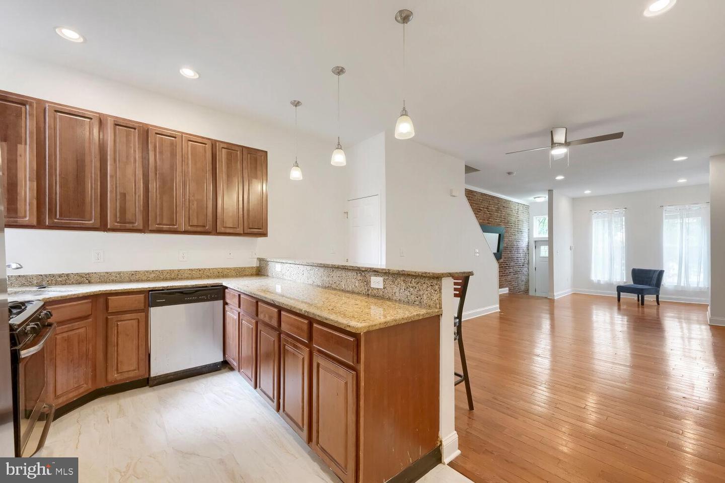 1228 N Broadway Property Photo 7