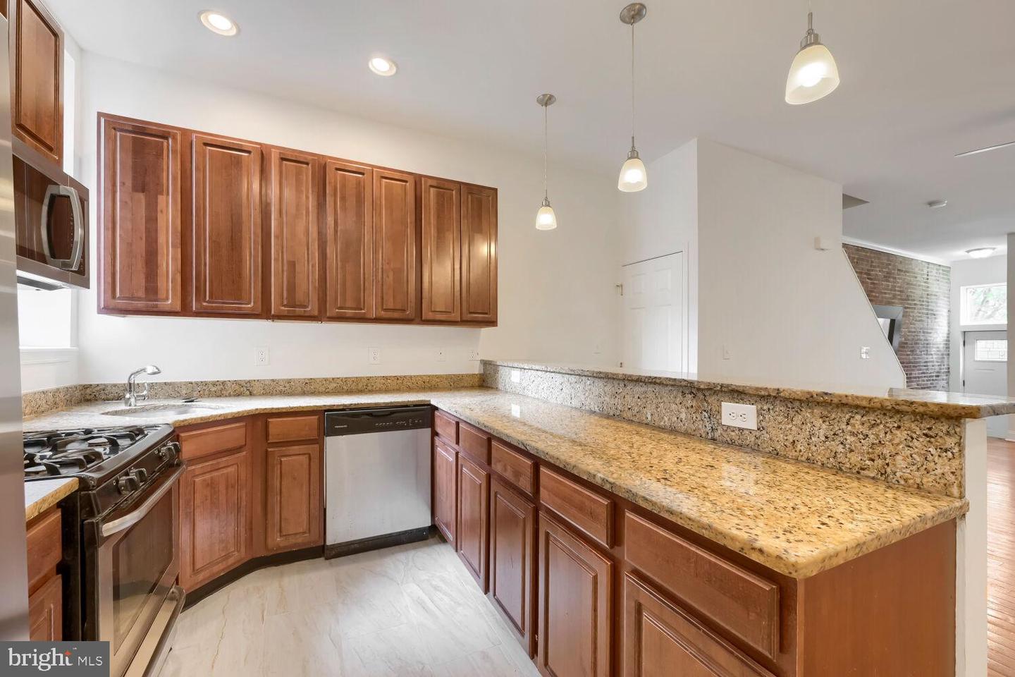 1228 N Broadway Property Photo 8