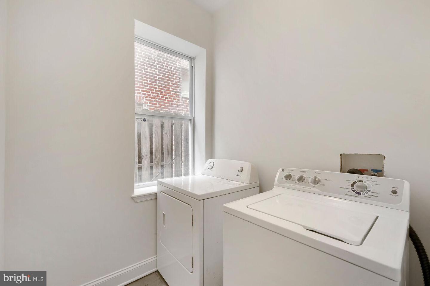 1228 N Broadway Property Photo 11