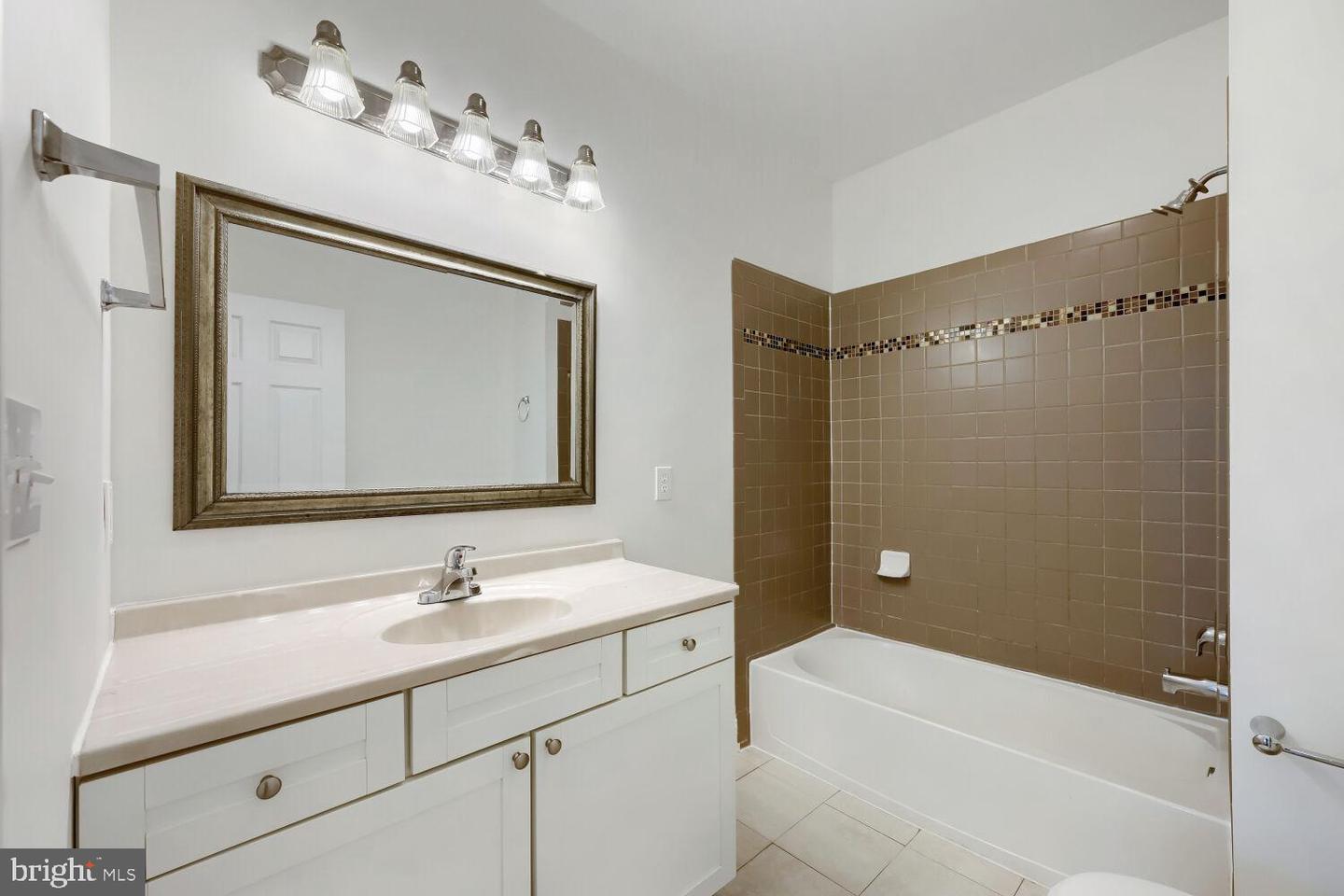 1228 N Broadway Property Photo 14