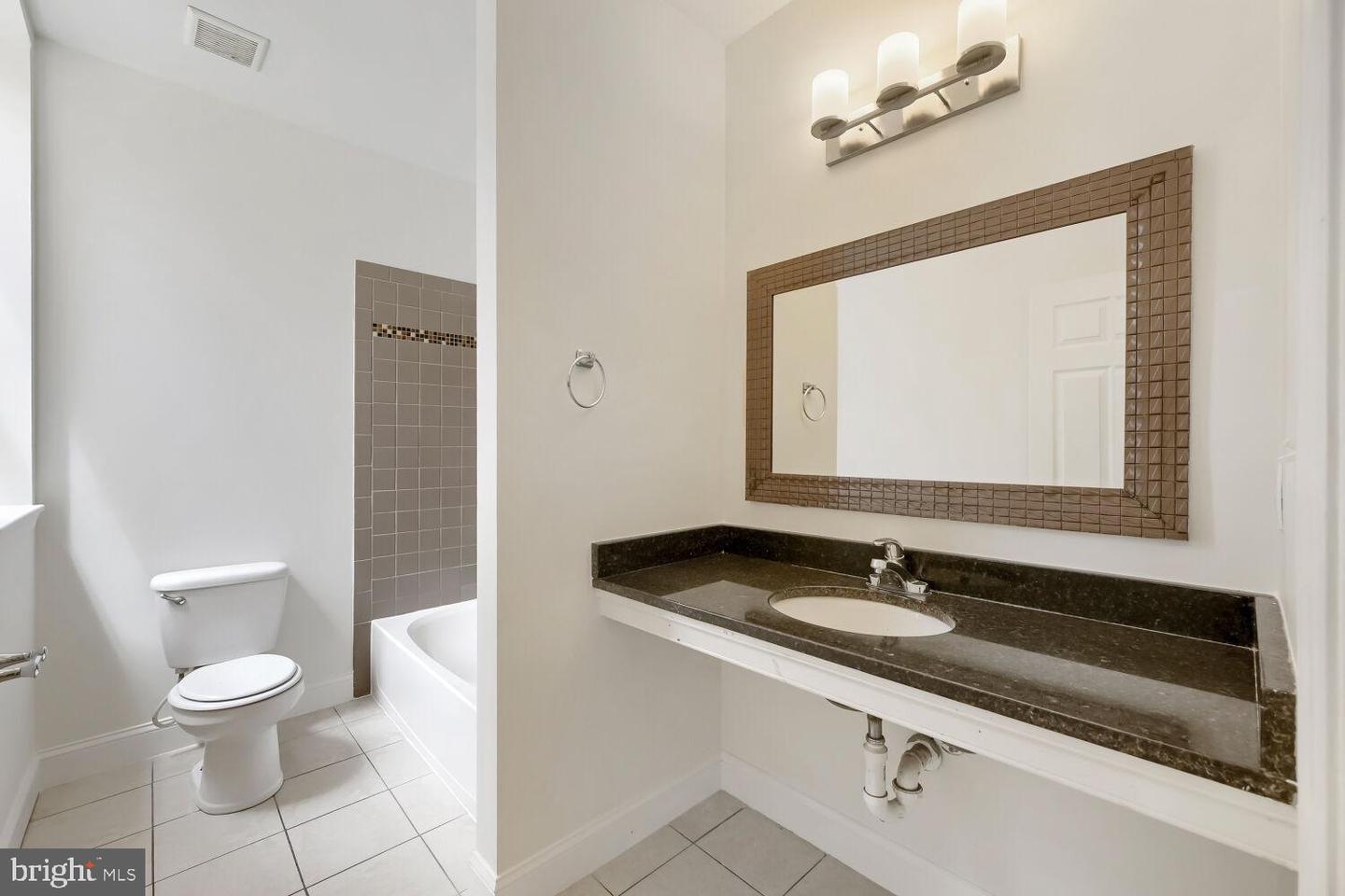 1228 N Broadway Property Photo 20