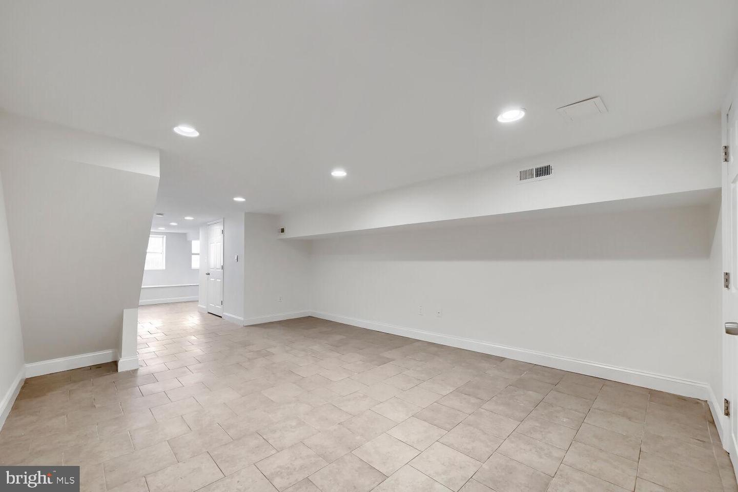 1228 N Broadway Property Photo 26