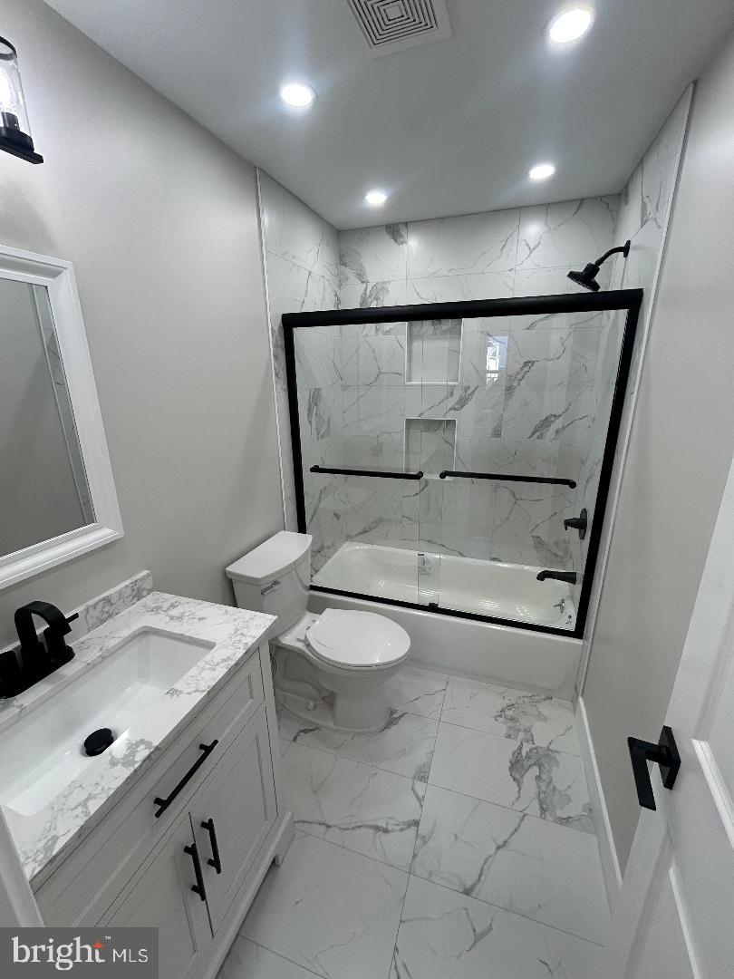 1130 Light St #2 Property Photo 4