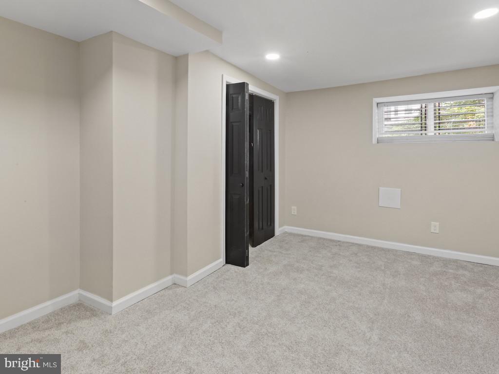 2903 Winchester St Property Photo 12