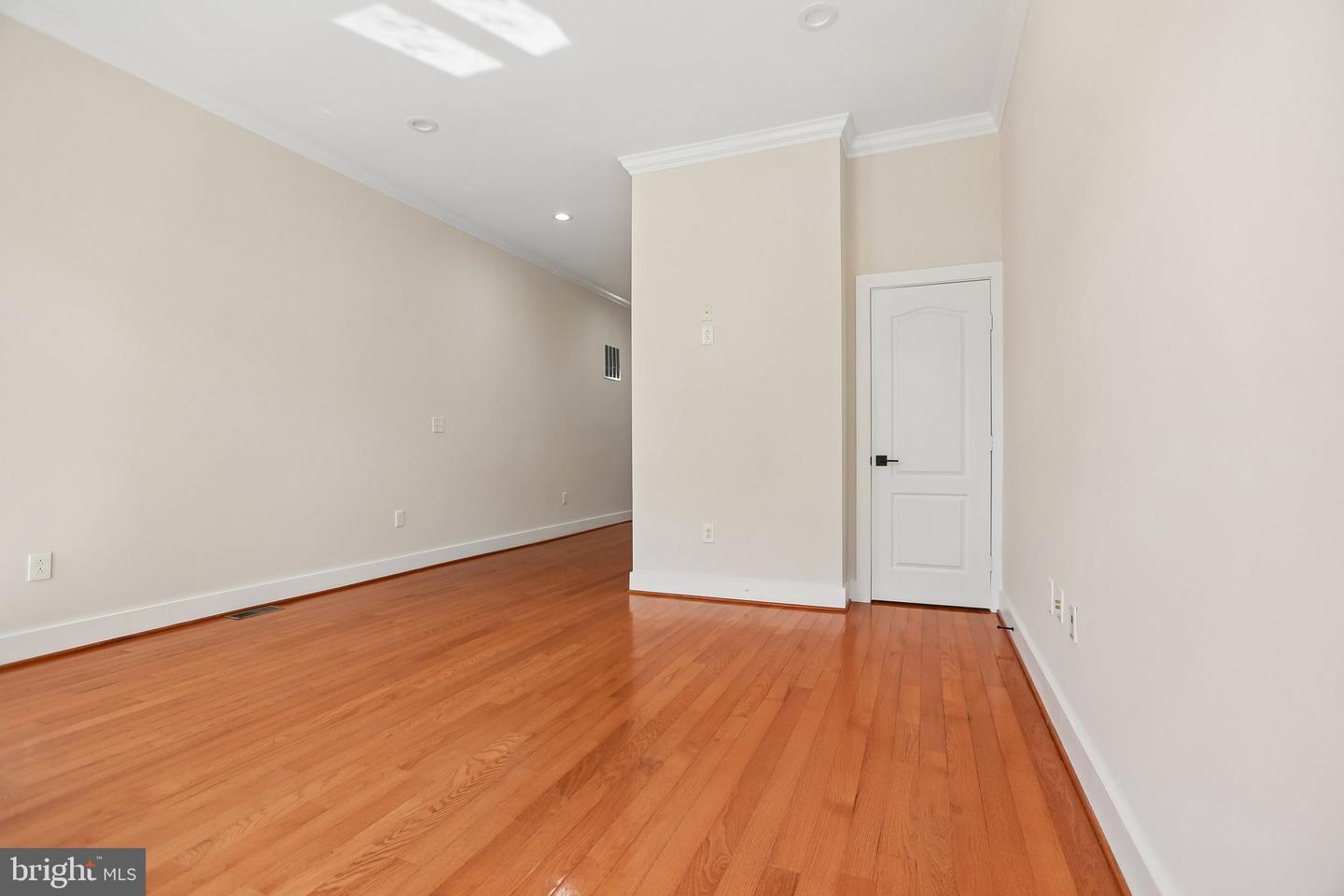 914 Newington Ave Property Photo 10