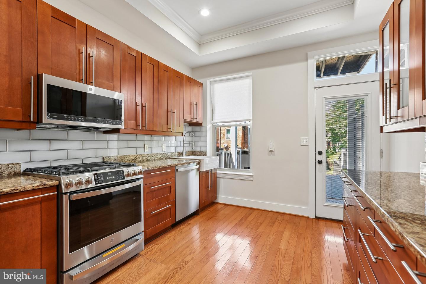 914 Newington Ave Property Photo 16