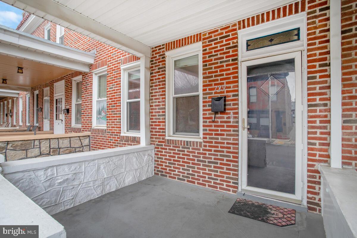 729 Grundy St Property Photo 4
