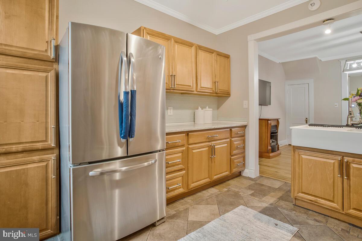 729 Grundy St Property Photo 15