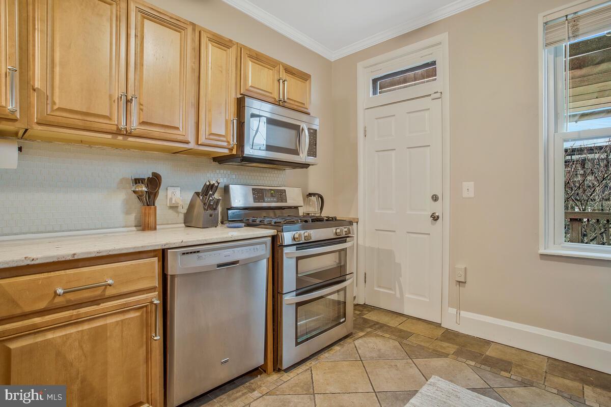 729 Grundy St Property Photo 16