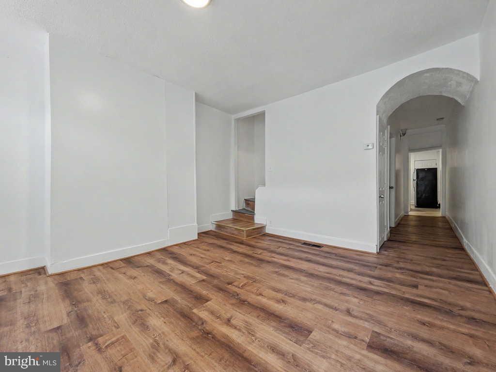 1918 Penrose Ave Property Photo 2