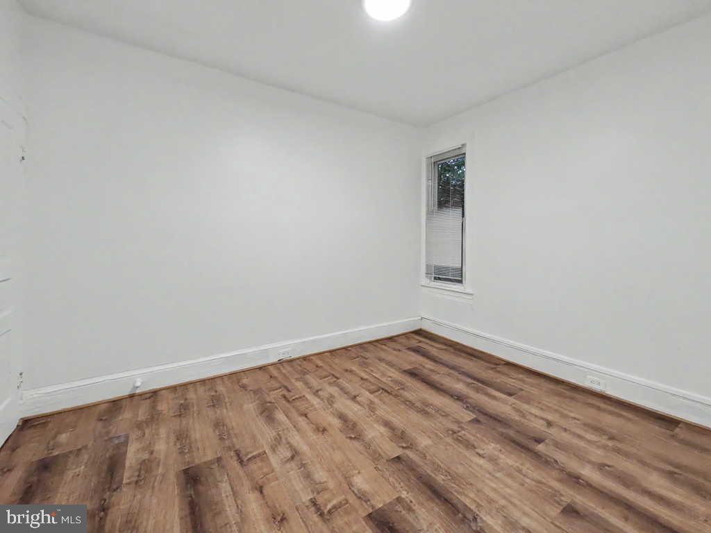 1918 Penrose Ave Property Photo 11
