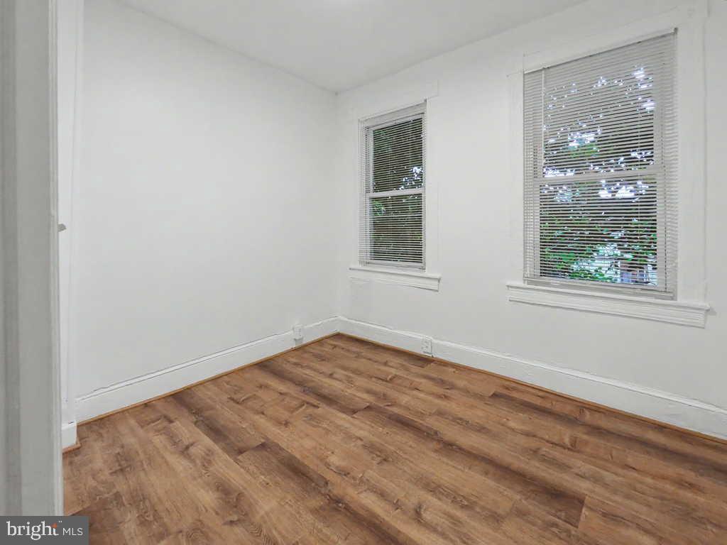 1918 Penrose Ave Property Photo 13